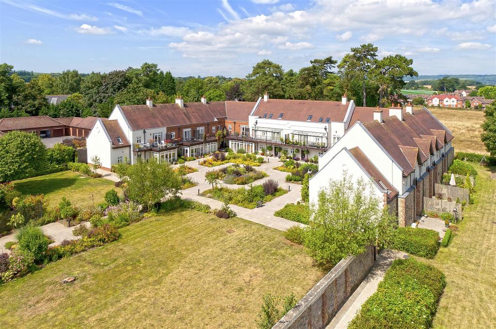 16 Douces Manor01.jpg