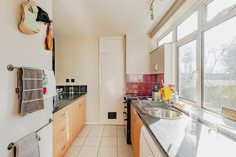 2 bedroom flat for sale, Ifield Drive, Crawley