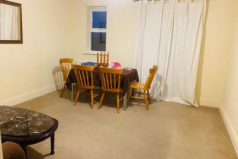 2 bedroom flat to rent, Forsythia Court, Harrow HA1