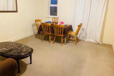 2 bedroom flat to rent, Forsythia Court, Harrow HA1