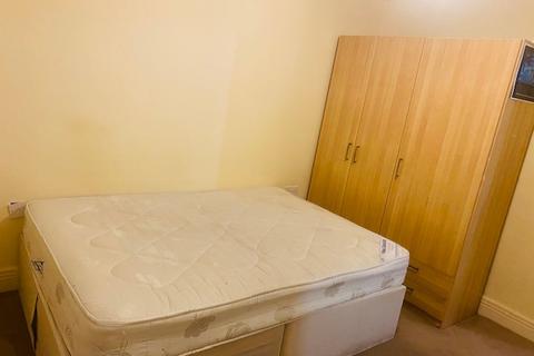 2 bedroom flat to rent, Forsythia Court, Harrow HA1