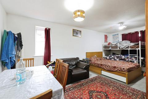 Studio for sale, Argyle Court, Watford
