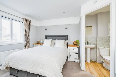 4 bedroom detached house for sale, Taper Close, Kingswinford