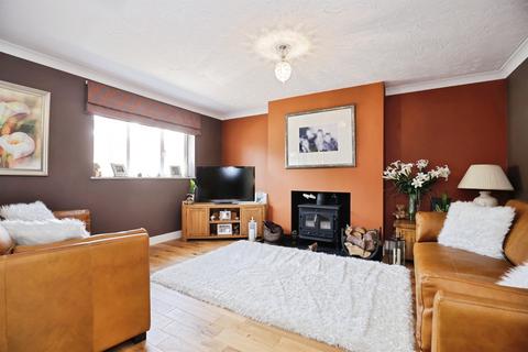 undefined, Elm Close, Southam