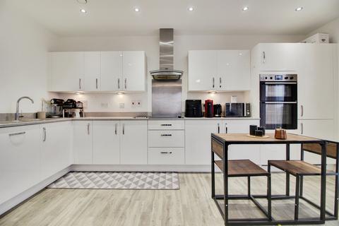 2 bedroom flat for sale, Hilltop Way, Hatfield