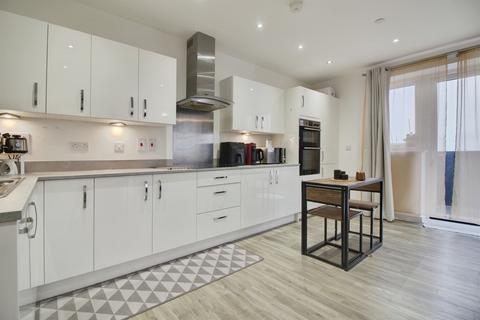 2 bedroom flat for sale, Hilltop Way, Hatfield