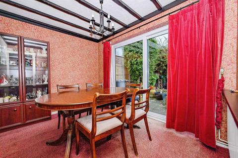 3 bedroom detached house for sale, Benson Close, Luton