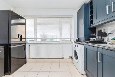 2 bedroom ground floor flat for sale, Aldykes, Hatfield