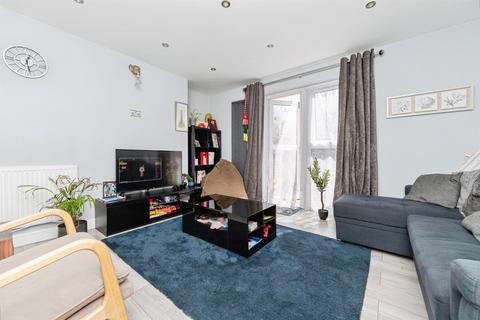 2 bedroom ground floor flat for sale, Aldykes, Hatfield