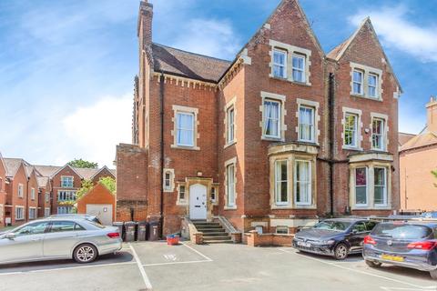 New Dover Road, Canterbury