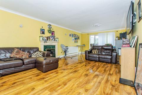 5 bedroom detached house for sale, Marlborough Court, Wisbech