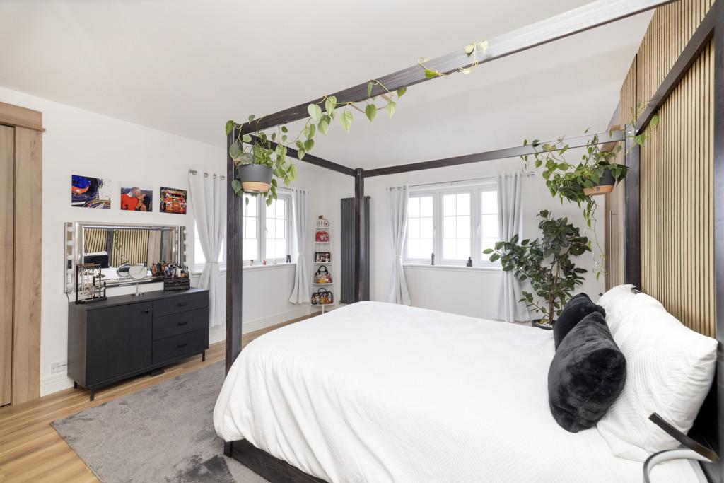 Master bedroom of 5 Old Quarry Road