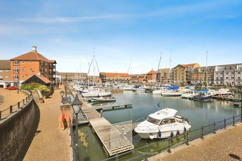2 bedroom flat for sale, Santa Cruz Drive, Eastbourne
