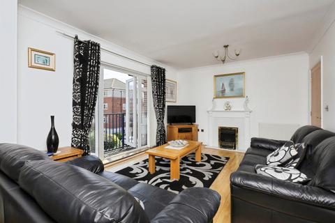 2 bedroom flat for sale, Santa Cruz Drive, Eastbourne