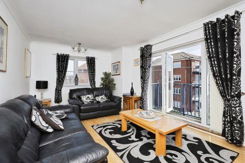 2 bedroom flat for sale, Santa Cruz Drive, Eastbourne