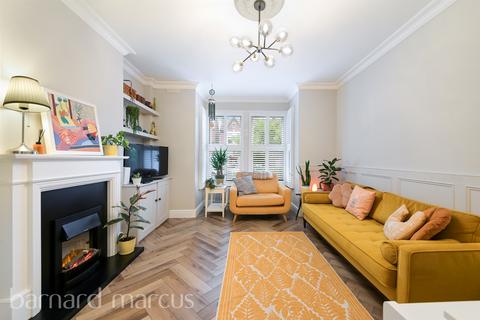 2 bedroom flat for sale, Burghill Road, London