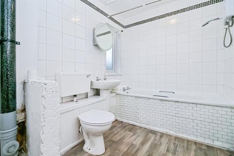 1 bedroom apartment for sale, Lake View Close, Porthcawl