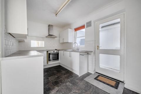 3 bedroom semi-detached house to rent, Staverton Road, Reading, RG2