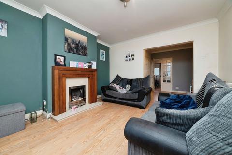 3 bedroom terraced house for sale, County Road South, Hull