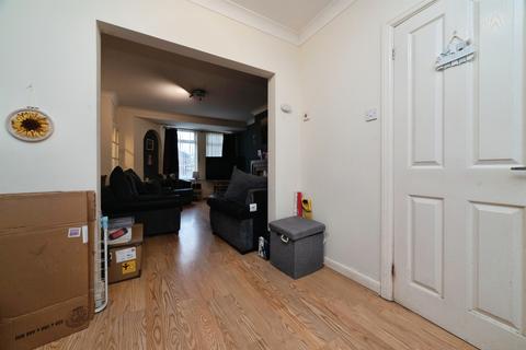 3 bedroom terraced house for sale, County Road South, Hull