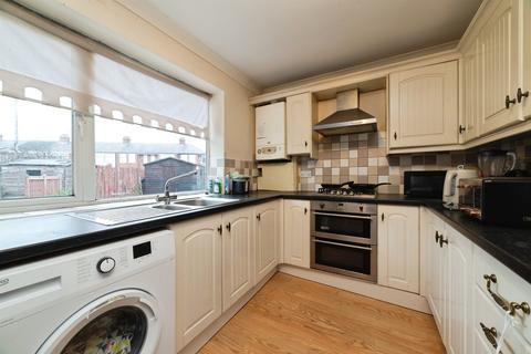 3 bedroom terraced house for sale, County Road South, Hull