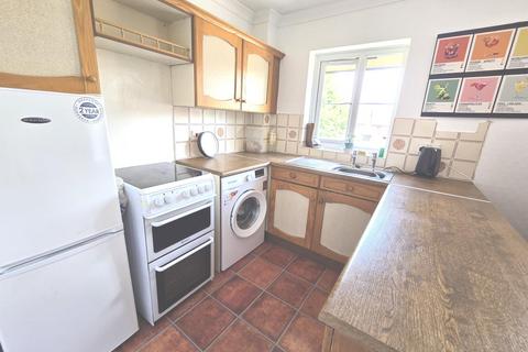 2 bedroom apartment for sale, High Road, Broxbourne