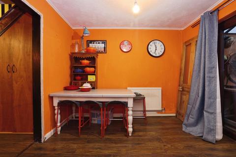 undefined, Guthrie Close, Calne