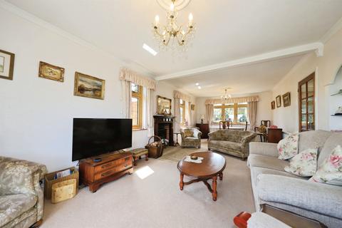 2 bedroom detached bungalow for sale, Bridgnorth Road, Kidderminster
