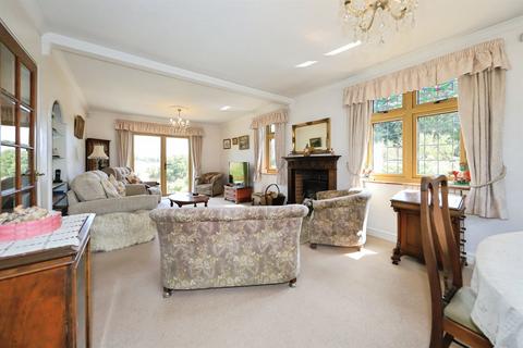 2 bedroom detached bungalow for sale, Bridgnorth Road, Kidderminster
