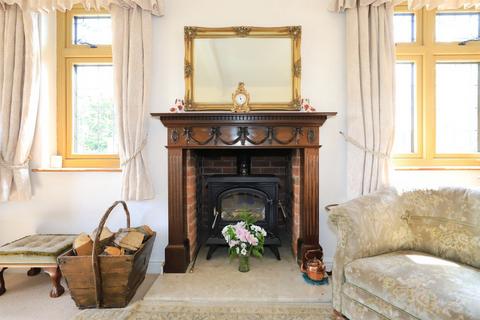 2 bedroom detached bungalow for sale, Bridgnorth Road, Kidderminster