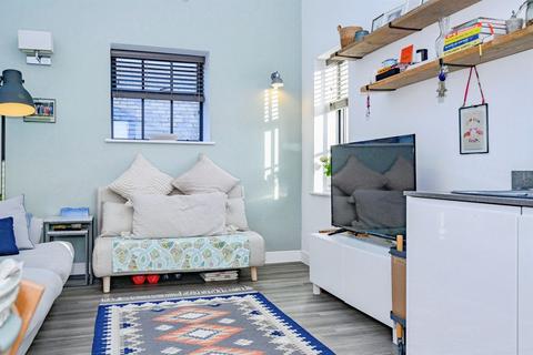2 bedroom flat for sale, Hansell Gardens, St. Albans