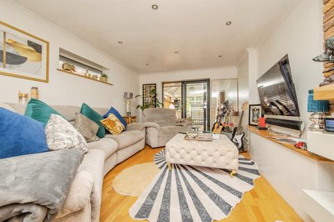 4 bedroom semi-detached house for sale, Felixstowe Road, Ipswich