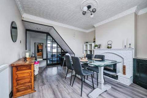 2 bedroom terraced house for sale, The Triangle, Ilkeston