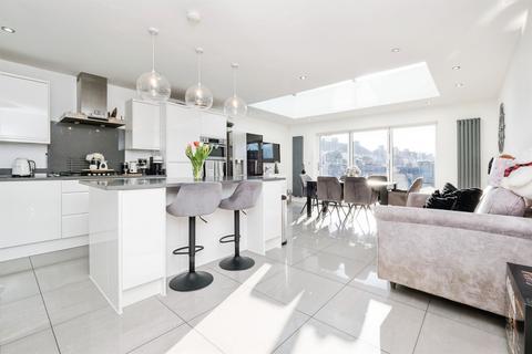 4 bedroom semi-detached house for sale, Wennington Road, Rainham