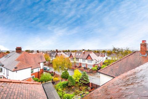 3 bedroom flat for sale, Pen-Y-Lan Road, Penylan, Cardiff