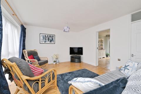 3 bedroom detached house for sale, Sherwood Avenue, Northampton