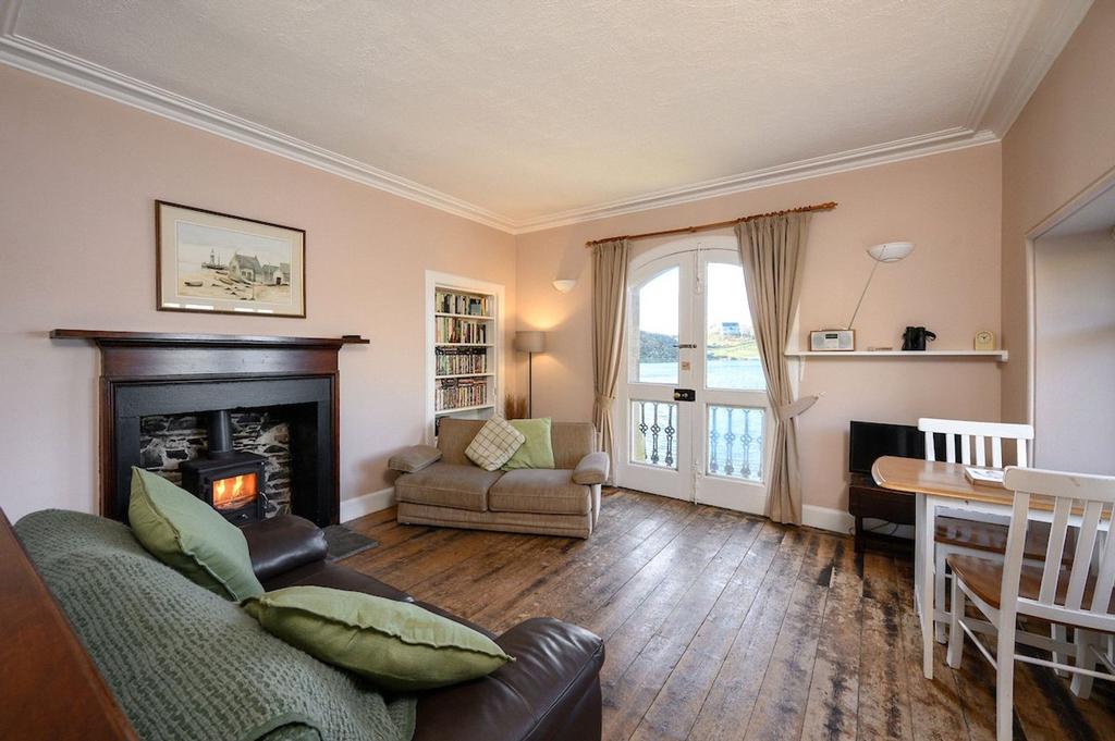 Lochside Cot-Sit Rm