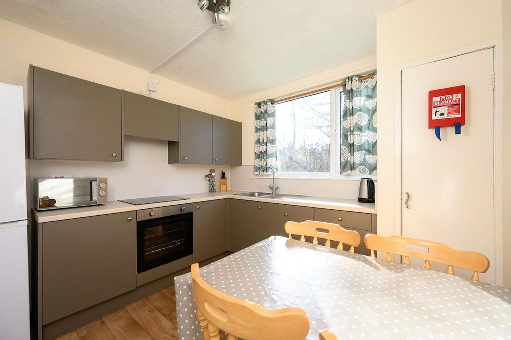 Lodge Cot-Kitchen