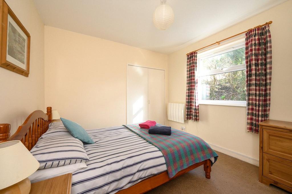 Lodge Cot-Bed 1