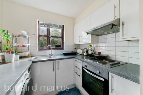 undefined, Lowry Crescent, Mitcham
