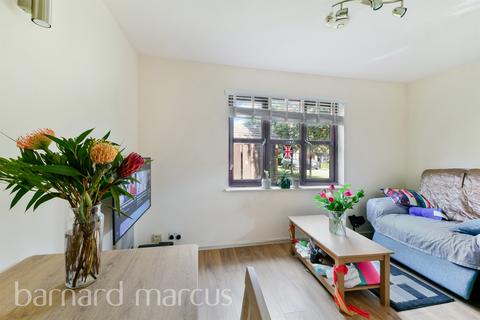 undefined, Lowry Crescent, Mitcham