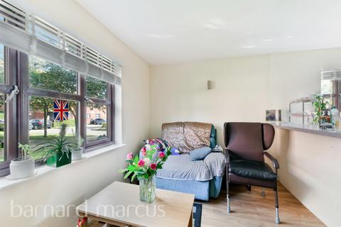 undefined, Lowry Crescent, Mitcham