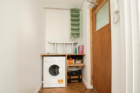 2 bedroom flat for sale, Linnet Close, Cardiff