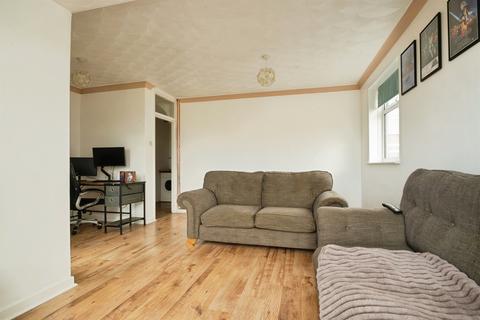 2 bedroom flat for sale, Linnet Close, Cardiff