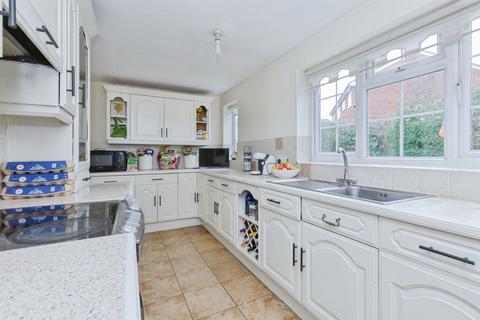 5 bedroom detached house for sale, Pennine Close, Oadby, Leicester