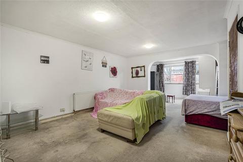 3 bedroom end of terrace house for sale, Maple Drive, Burgess Hill, West Sussex, RH15