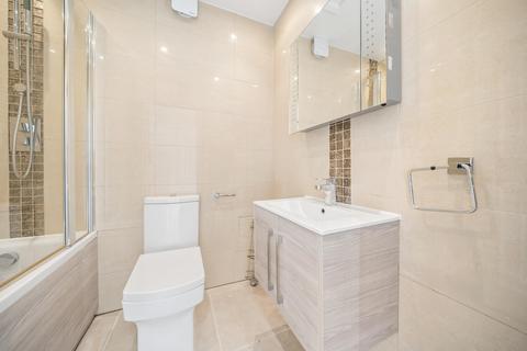 Studio to rent, King's Road, Chelsea