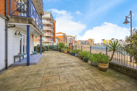 3 bedroom apartment for sale, Dominica Court, Eastbourne