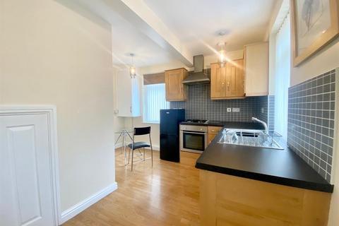 1 bedroom flat to rent, Bridge Street, Penistone, Sheffield, S36 6AJ