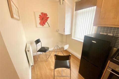 1 bedroom flat to rent, Bridge Street, Penistone, Sheffield, S36 6AJ